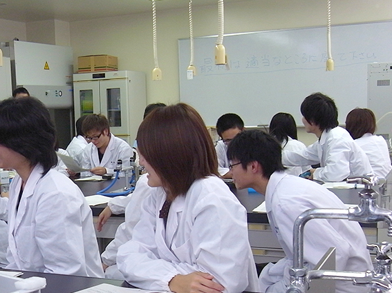 実験、生物識別野外調査実習－動物－｜生物圏環境学科