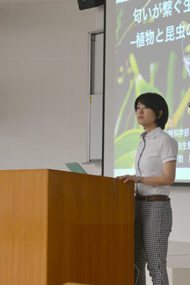 岡本朋子、岐阜大学、研究者、昆虫、生態学、生物間相互作用、花