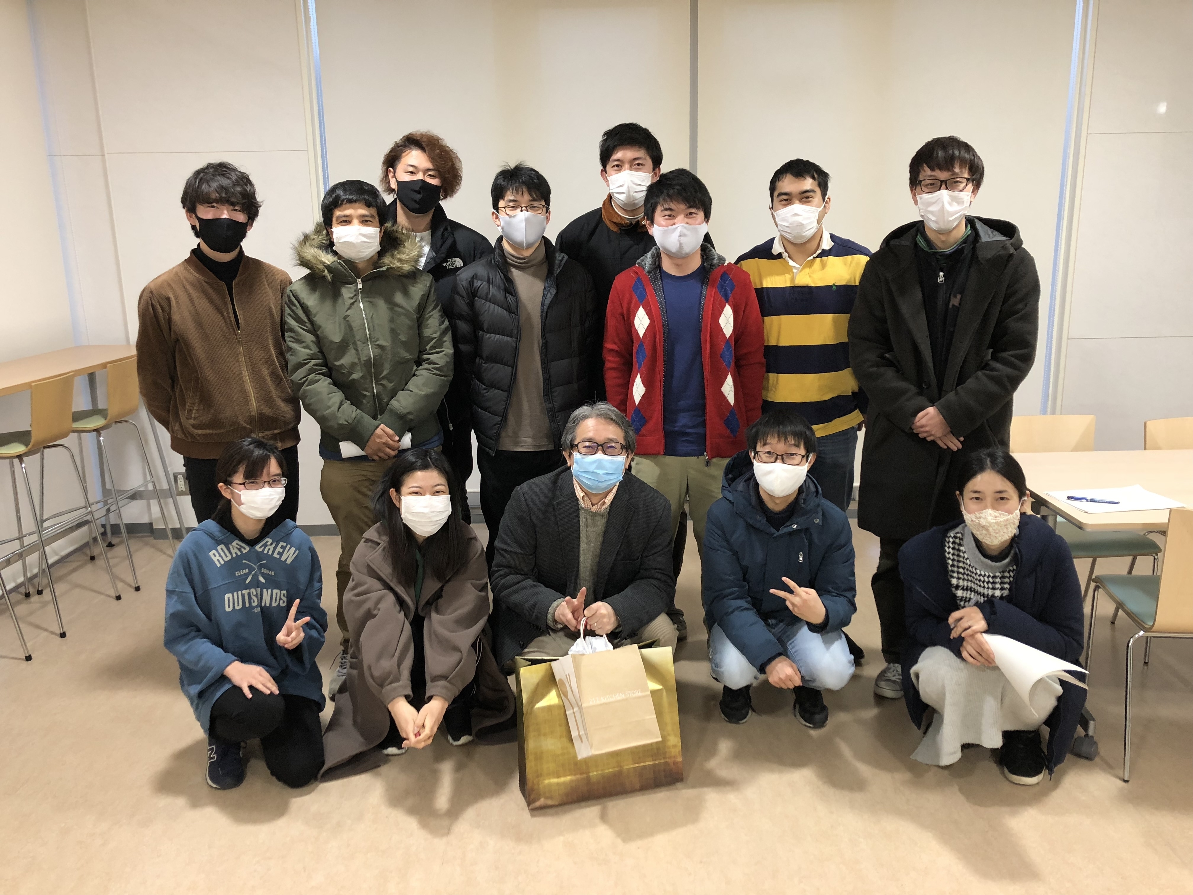 長岡先生の誕生日会を