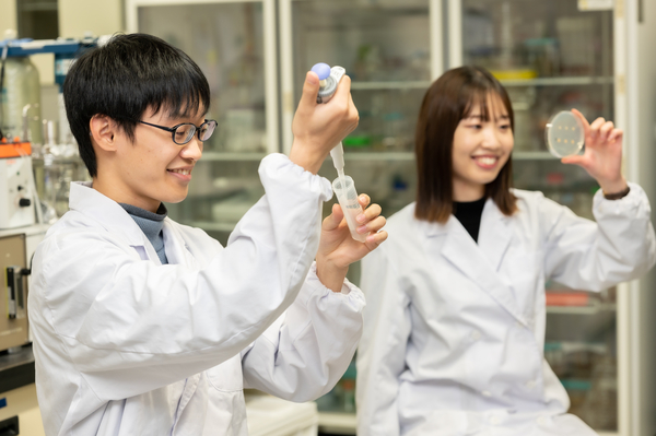 応化 学部案内2025写真.jpg