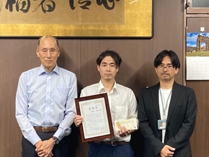 共同獣医学科4年　斉藤 海星さん（中央）