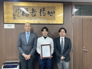 共同獣医学科4年　斉藤 海星さん（中央）
