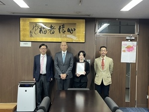 共同獣医学科6年　森　亜友菜さん（中央右）