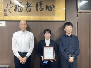 共同獣医学科6年　吉田 汐里さん（中央）