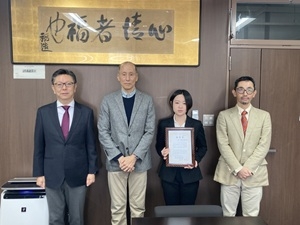 共同獣医学科6年 森 亜友菜さん(右から2番目)