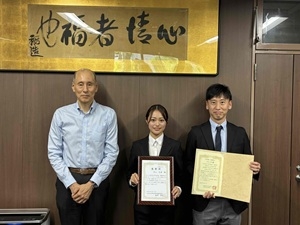 生物生産環境科学専攻2年　木山 友希さん（中央）